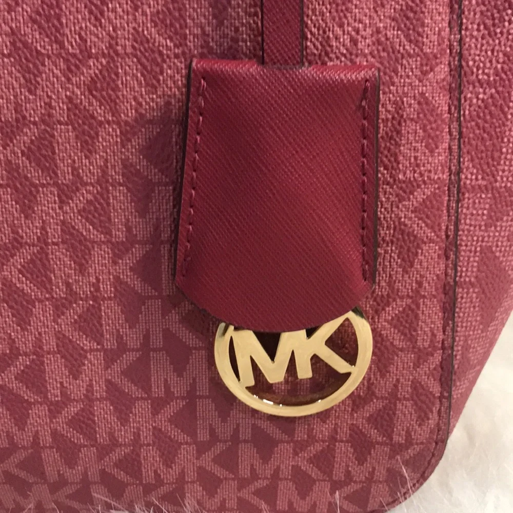 Michael Kors Jet Set Travel Large Chain Berry Color Shoulder Tote